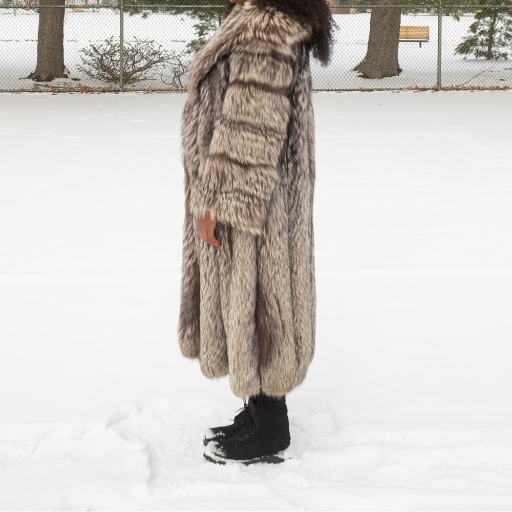 SILVER FOX FUR COAT - Picture 5 of 5